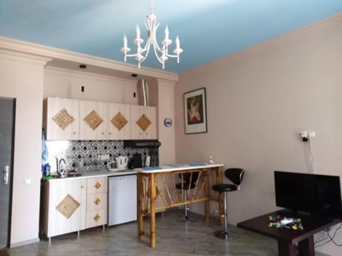 Hostel Retro บาทูมิ ภายนอก รูปภาพ