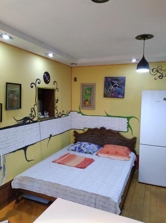 Hostel Retro บาทูมิ ภายนอก รูปภาพ