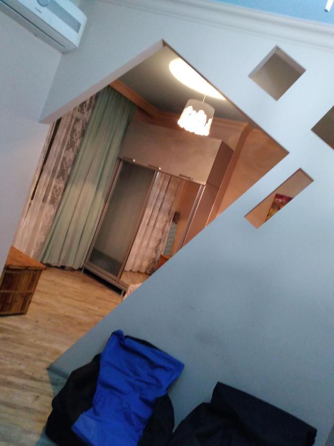 Hostel Retro บาทูมิ ภายนอก รูปภาพ