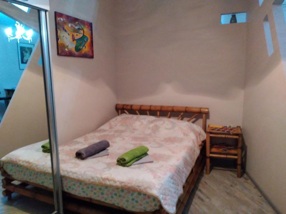 Hostel Retro บาทูมิ ภายนอก รูปภาพ
