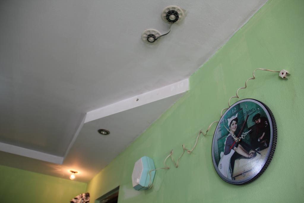 Hostel Retro บาทูมิ ภายนอก รูปภาพ