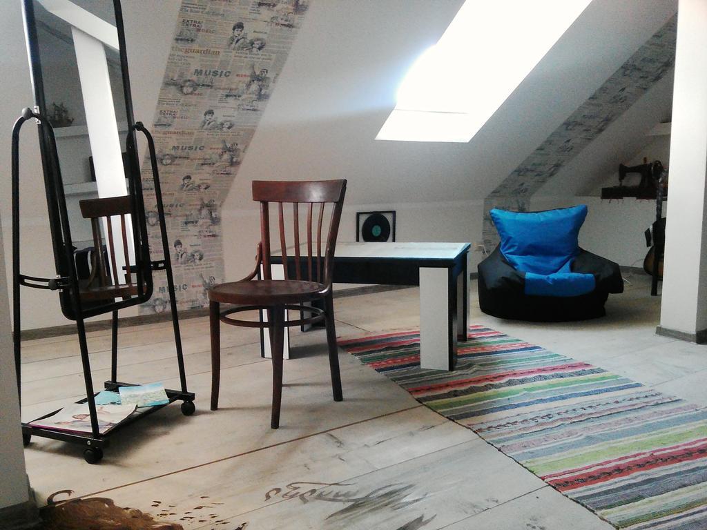 Hostel Retro บาทูมิ ภายนอก รูปภาพ