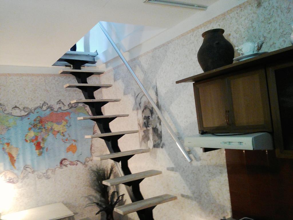 Hostel Retro บาทูมิ ภายนอก รูปภาพ