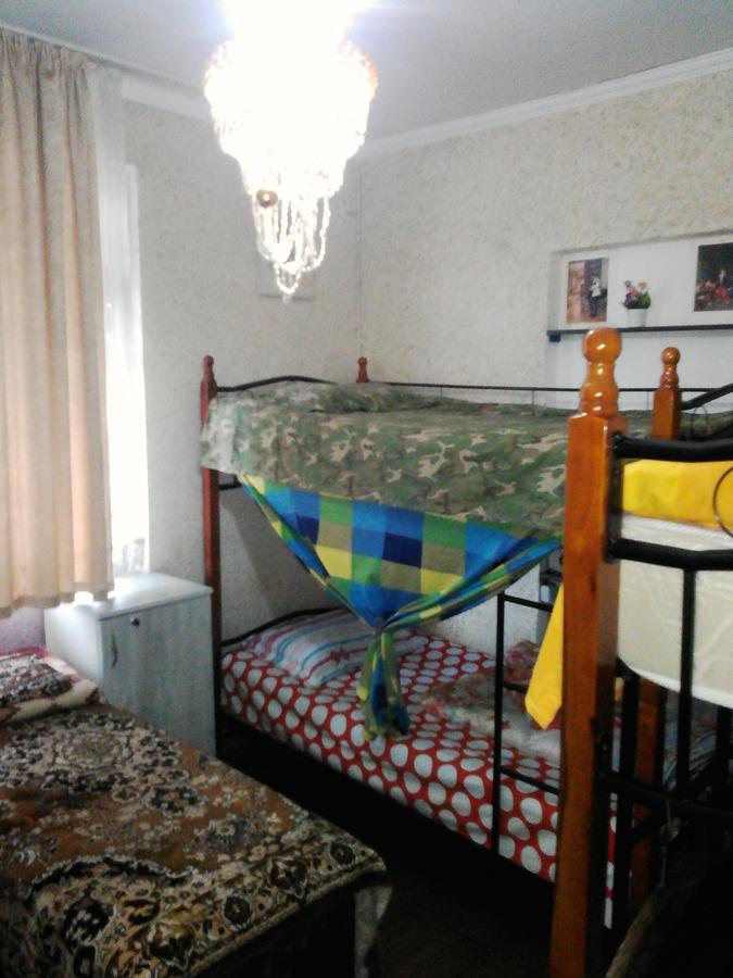 Hostel Retro บาทูมิ ภายนอก รูปภาพ