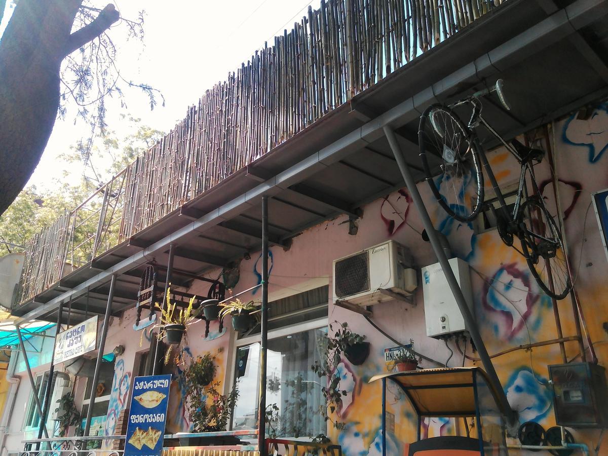 Hostel Retro บาทูมิ ภายนอก รูปภาพ