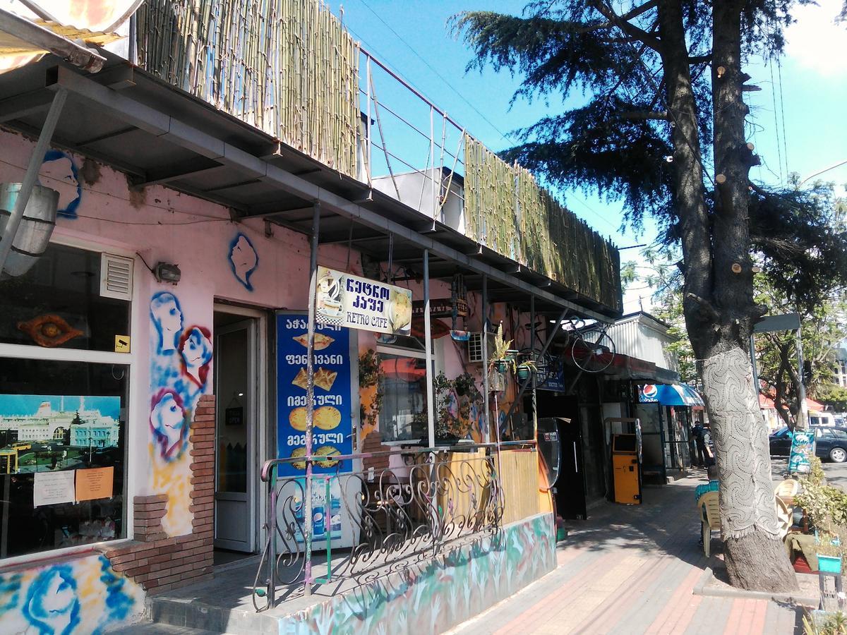 Hostel Retro บาทูมิ ภายนอก รูปภาพ