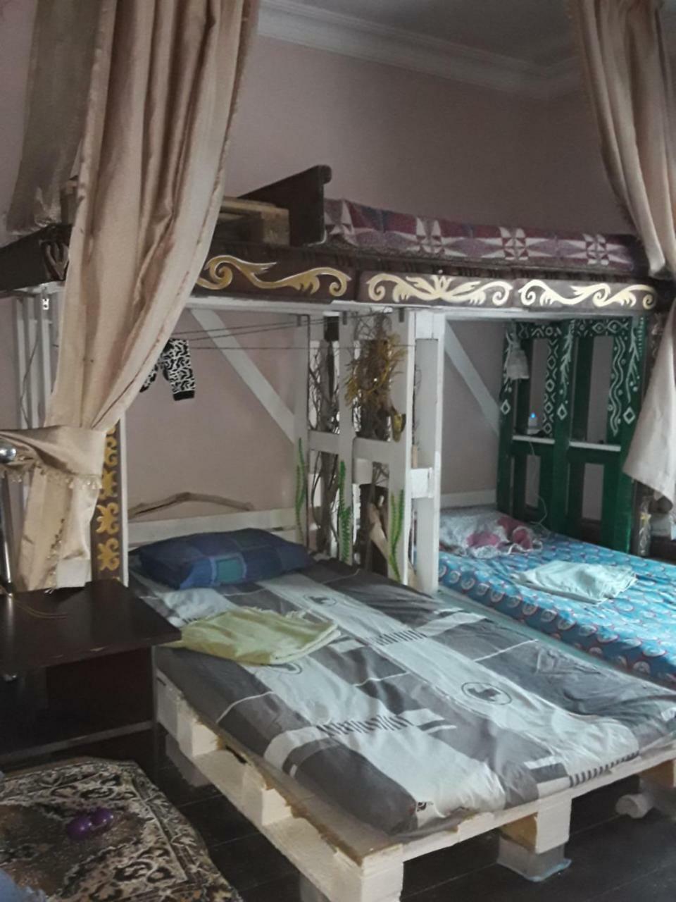 Hostel Retro บาทูมิ ภายนอก รูปภาพ