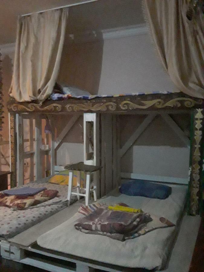 Hostel Retro บาทูมิ ภายนอก รูปภาพ