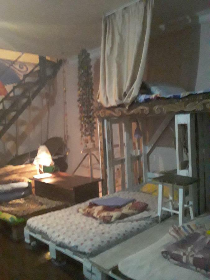 Hostel Retro บาทูมิ ภายนอก รูปภาพ